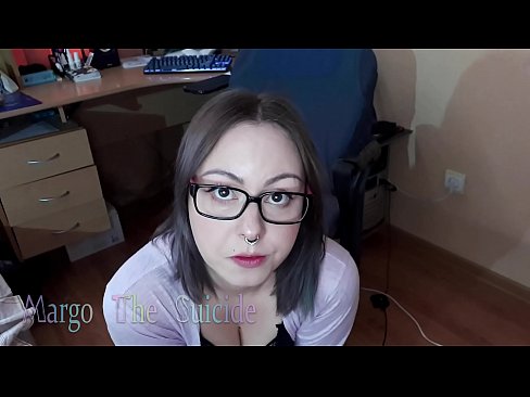 ❤️ 戴眼鏡的性感女孩在鏡頭前深吸假陽具 ❤ 只是色情 在我們 ️❤